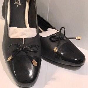 New-Soft Style Hush Puppies Black leather w/ Patent Dress Casual shoes Size 10 M